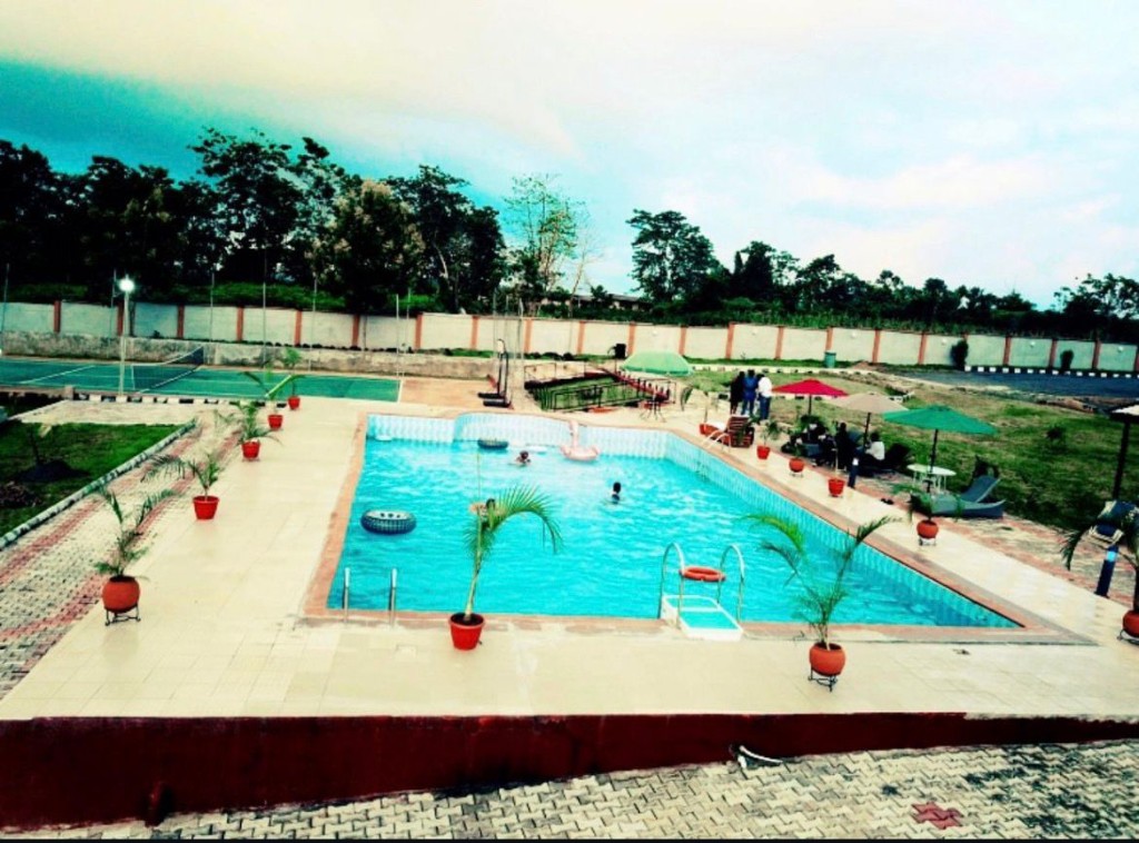 Swimming pool and tennis court with lounge area